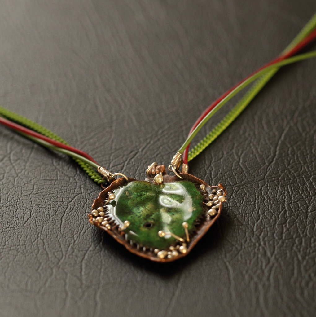 makomako mediallion with silver berries